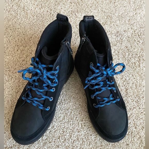 Black Ugg boots with blue laces. NWOT. *rare. Women’s size 7, men’s size 6 - Picture 2 of 7